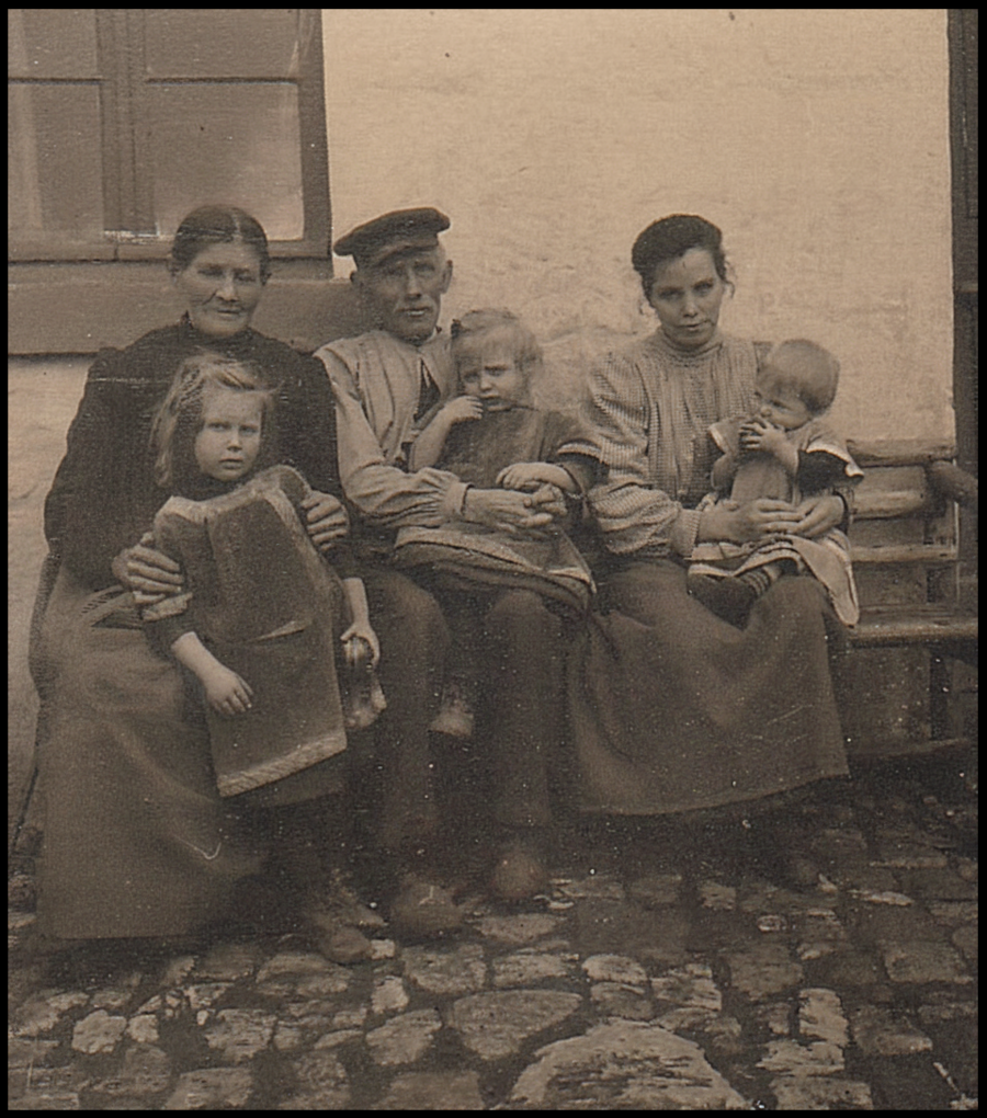 Maria mit ihren Schwestern